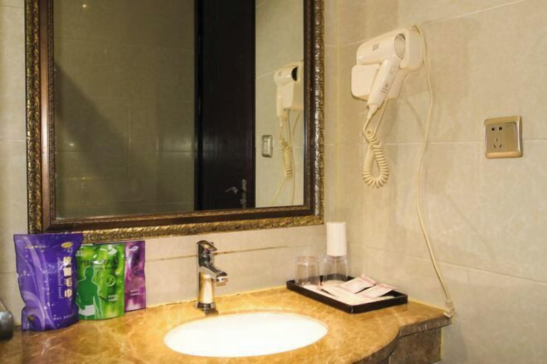 Bathroom 4, Caizi Jiaren Hotel, Jingdezhen