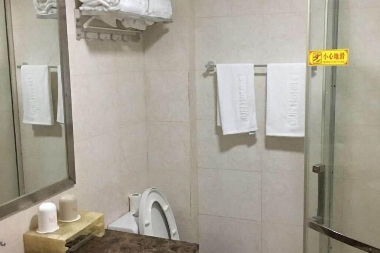 Bathroom 4, Junyi Chain Hotel (Haiyan Qiyuan Chengbei East Road), Jiaxing
