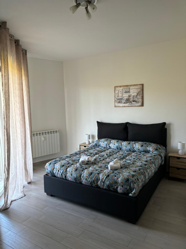 Siclanda Small, Imperia