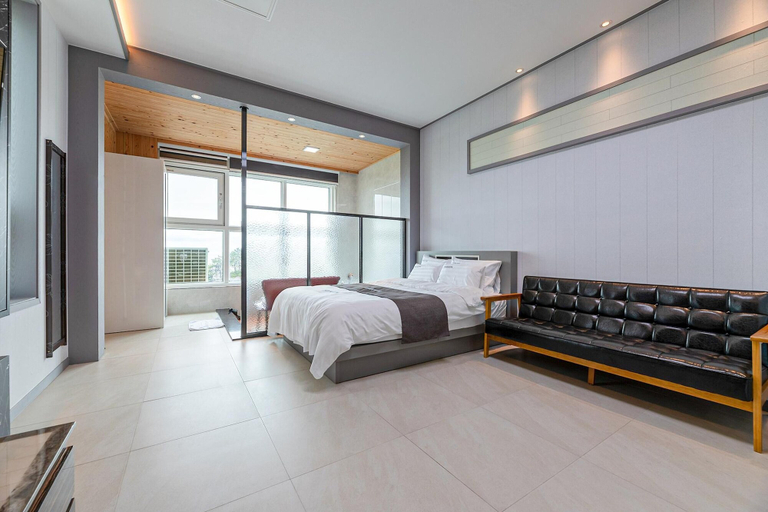 Others 5, Buan Tomynspa Pension, Buan