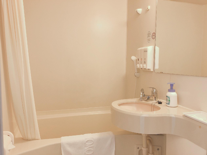 Bathroom 10