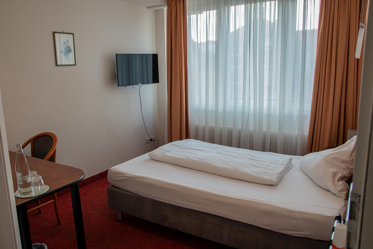 Bedroom 2, Hotel Alpha, Stuttgart
