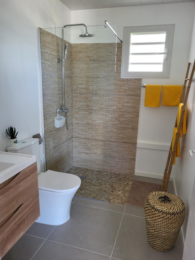 Bathroom, les tiny houses d'akapa, Basse-Pointe