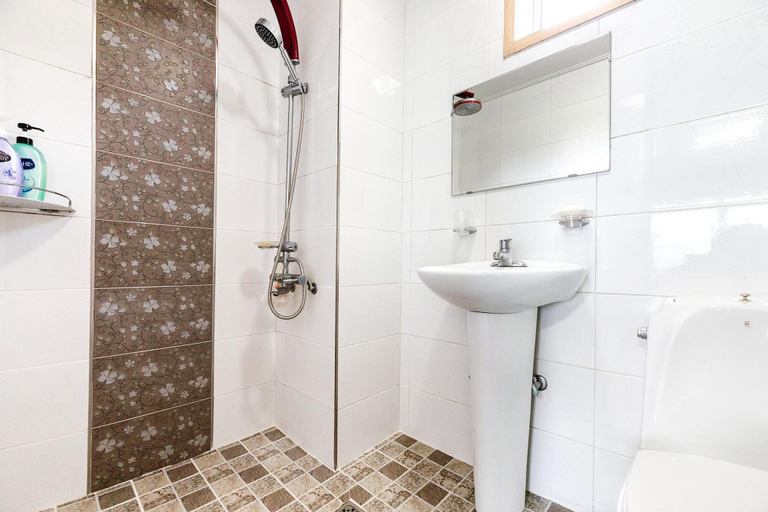 Bathroom 3, Geoje Evergreen&pinetree Pension, Geoje