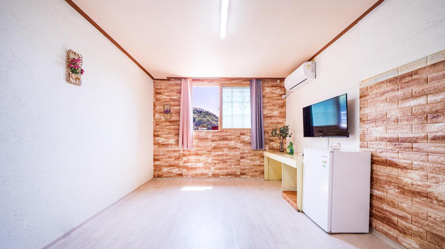 Bedroom 3, Gangchon Pine Hill Pension, Chuncheon