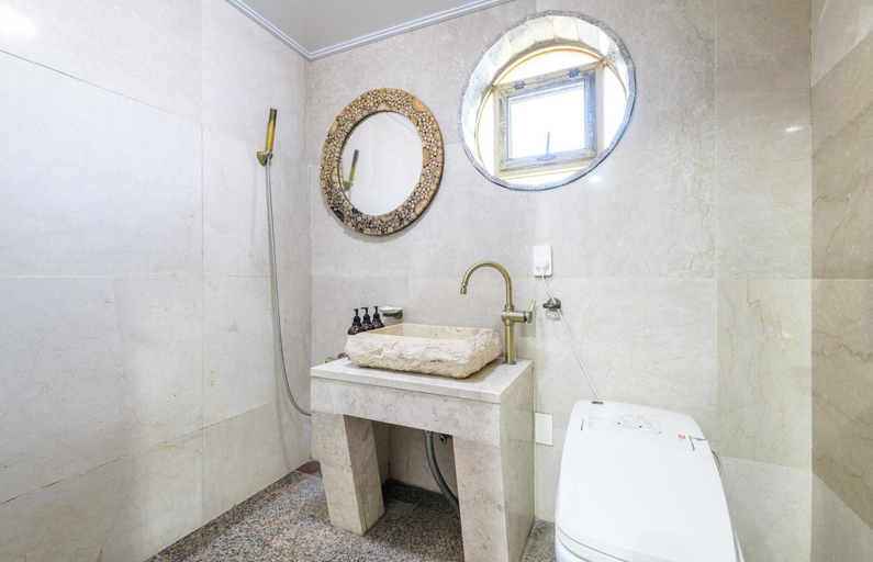 Bathroom 3, Jeju Padosoriminbak Pension, Jeju