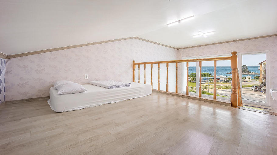 Bedroom 3, Taean Happyzonepension, Taean