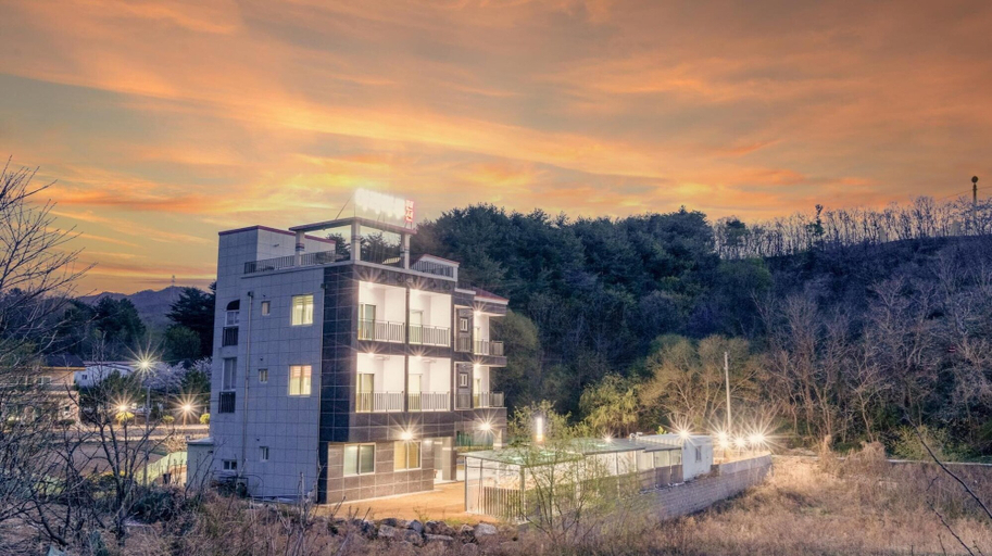 Exterior & Views 2, Samcheok Aramaru Pension, Samcheok