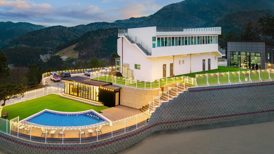 Exterior & Views 1, Yeosu Seuteimeong, Yeosu