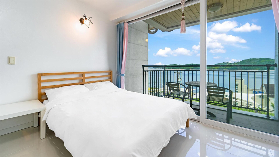 Bedroom 1, Namhae Spring, Summer, Fall, Winter Pet-, Namhae