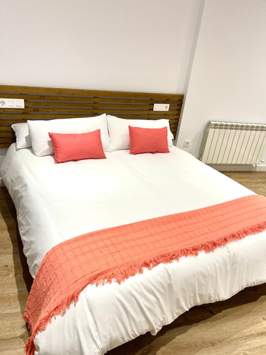 Others 5, Estrada Suites, Ávila