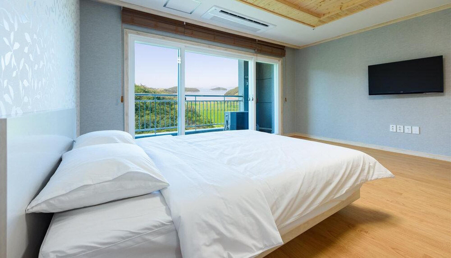 Bedroom 3, Yeosu Sora Noeul Pension, Yeosu
