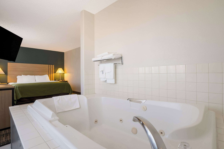 Bathroom 4, Quality Inn Denver Northeast Brighton, Adams