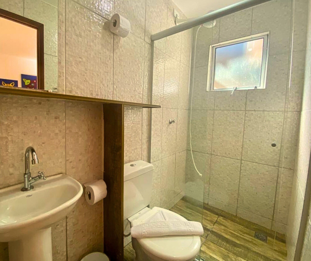 Bathroom 5, Pousada Papaya, Ubatuba