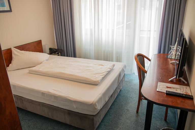 Bedroom 4, Hotel Alpha, Stuttgart