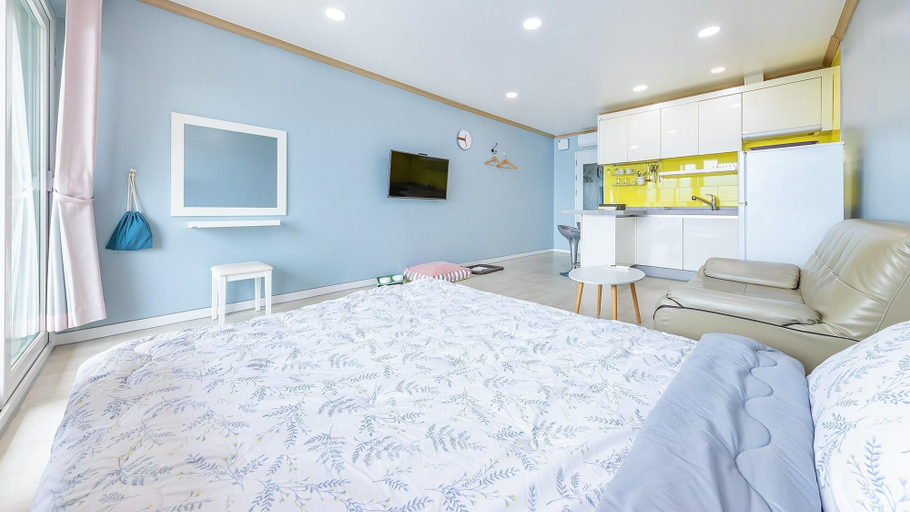 Bedroom 2, Yeosu Seuteimeong, Yeosu