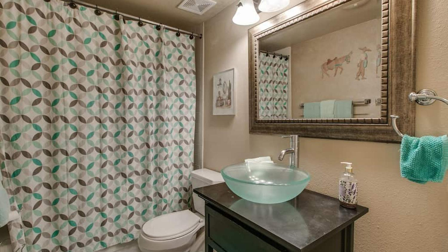 Bathroom, New Charming 1-Bdrm Condo in Old Town Scottsdale, Maricopa
