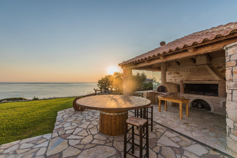 Others 5, Villa la Perla, Ionian Islands