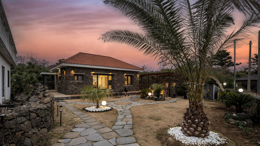 Exterior & Views 1, Jeju Stay Rowoon Dockchae Pension, Jeju