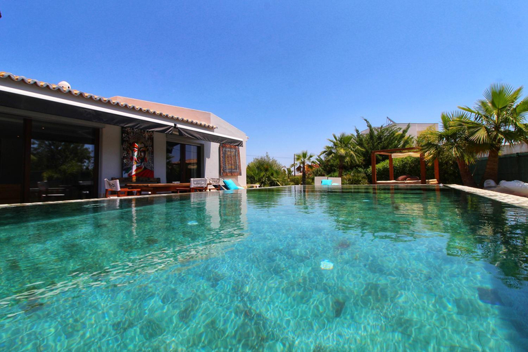 Exterior view 3, Beautiful Algarve Pool Villa Bali 15min to beach, Portimão