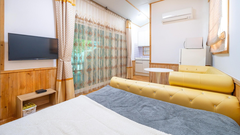 Bedroom 3, Gapyeong Lucerne Kids Spa Pension, Gapyeong