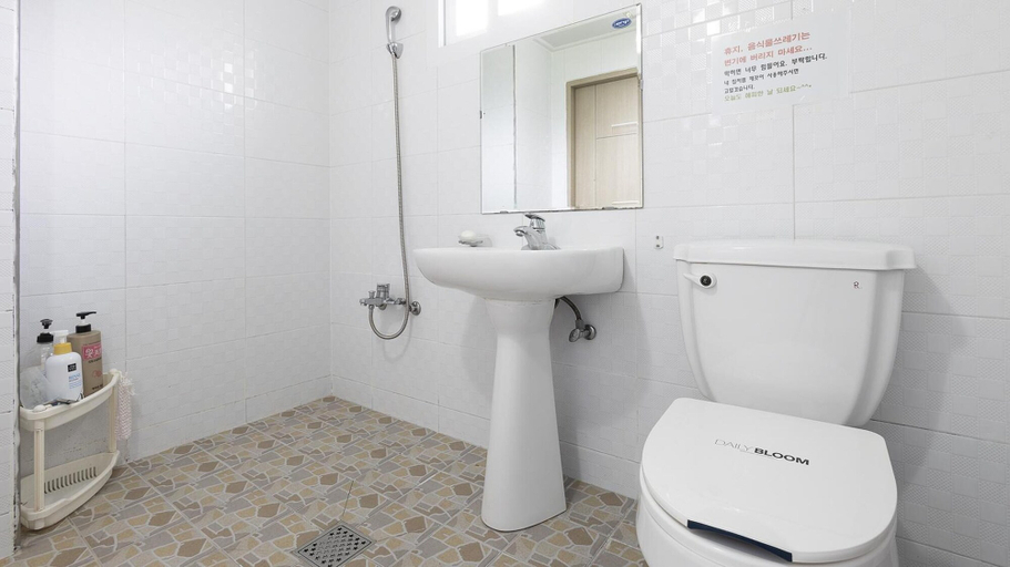 Bathroom 3, Gangneung Undukmaru Pension, Gangneung