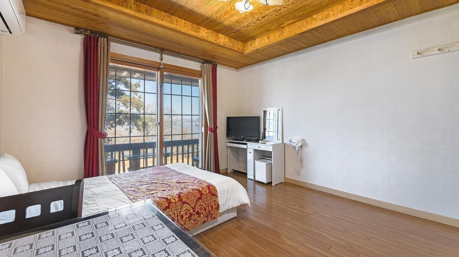 Bedroom 2, Ganghwa Badabit Pension, Ganghwa