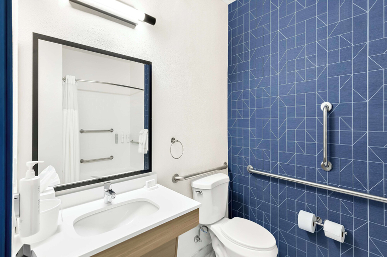 Bathroom 4, Spark by Hilton Springfield Southwest, Sangamon