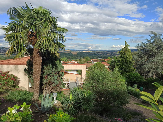 Others 2, villa josepha, Puy-de-Dôme