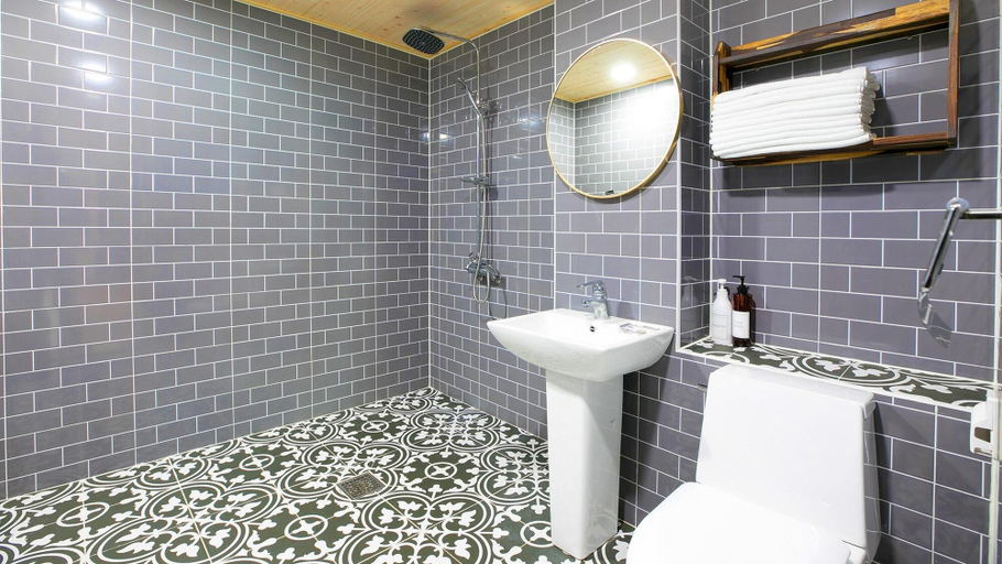 Bathroom 3, Geoje Big Sol Pension, Geoje