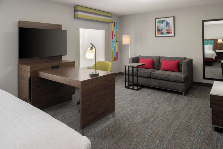 Bedroom 3, Hampton Inn & Suites Seattle-Airport/28th Ave, SeaTac