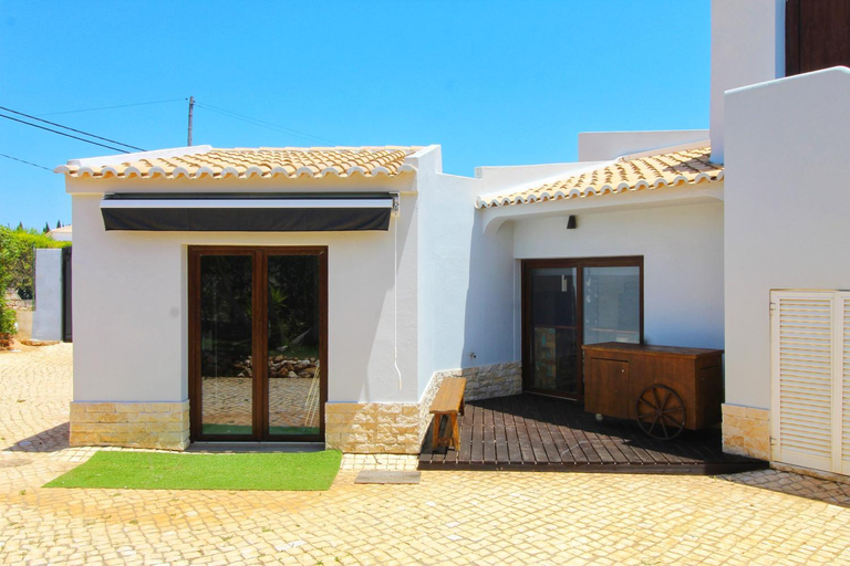 Exterior view 4, Beautiful Algarve Pool Villa Bali 15min to beach, Portimão