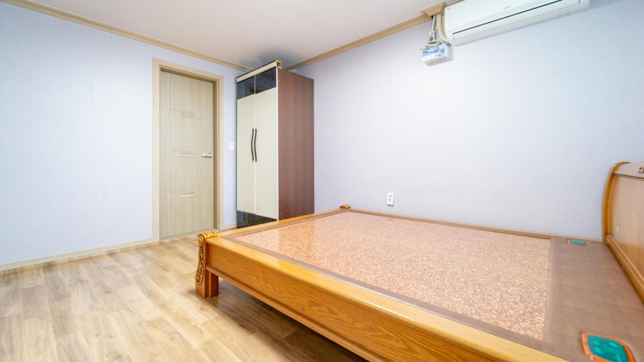 Bedroom 3, Yeosu Moranggee Pension, Yeosu