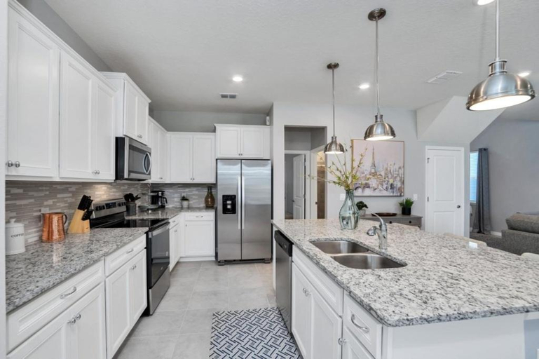 Others 4, Space For All! 5 Bed in Windsor Island Pool Home!, Osceola