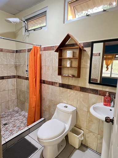Bathroom 4, Hostal Oasis The Traveler - Hostel, Lanquín