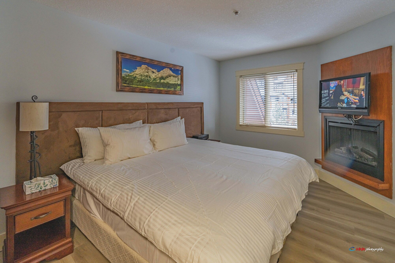 Bedroom 2, Solara Hotel room with Pool-Hot tub-Gym, Division No. 15