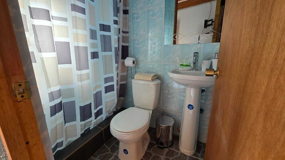Bathroom 2, Hostal Pablito, El Loa