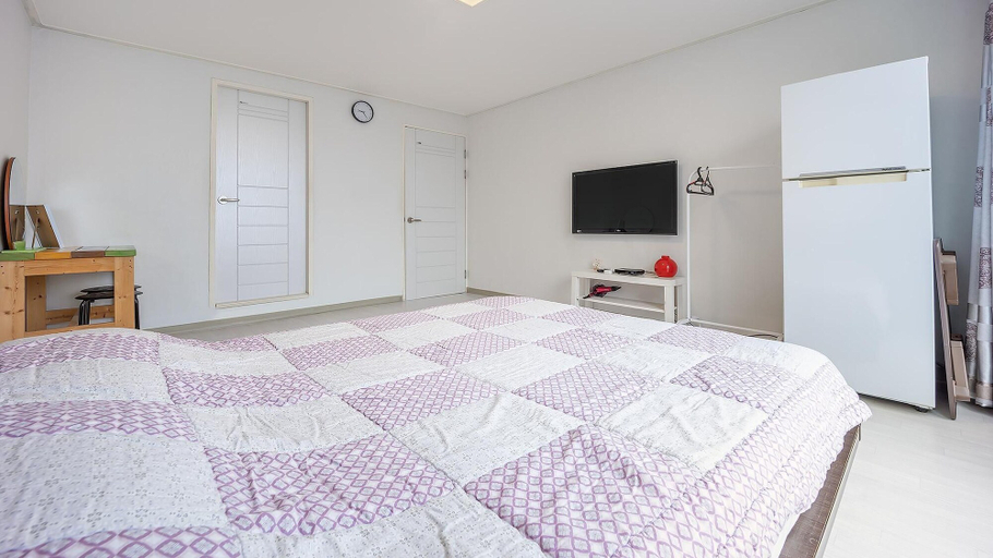 Bedroom 3, Sokcho World Pet-friendly Pension, Sokcho