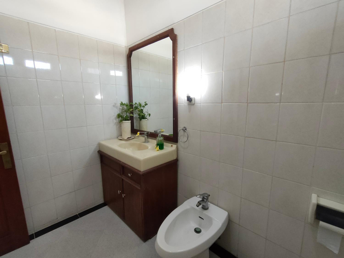 Bathroom 12