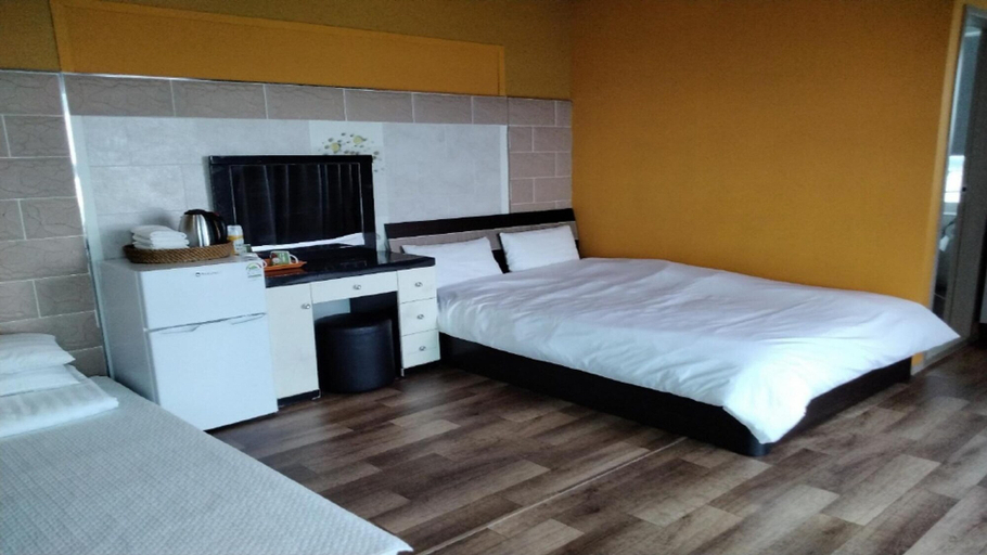 Bedroom 2, Jeju Ophirhouse Pension, Seogwipo