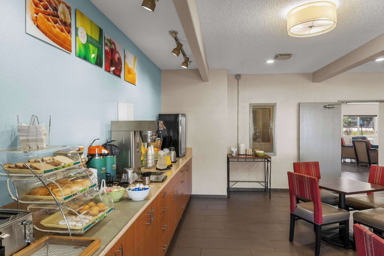 Food & Drinks 5, Quality Inn Denver Northeast Brighton, Adams