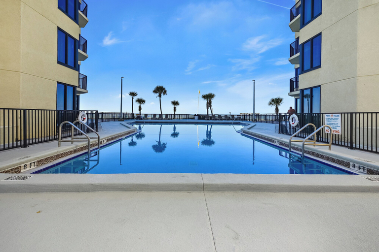 Sport & Beauty 5, Sunbird Beach Resort by Book That Condo, Bay