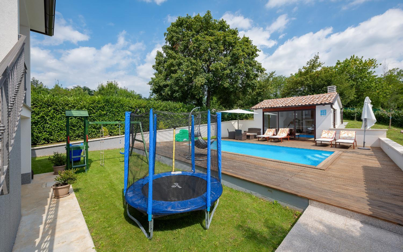 Others 5, House Smoky with private pool and jacuzzi, Pazin
