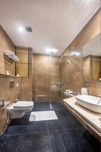 Bathroom 5, Lords Inn Chandigarh Zirakpur, Sahibzada Ajit Singh Nagar