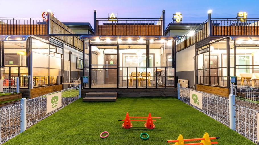 Exterior & Views 2, Gapyeong Dangdangi Dog Pension Purple, Gapyeong