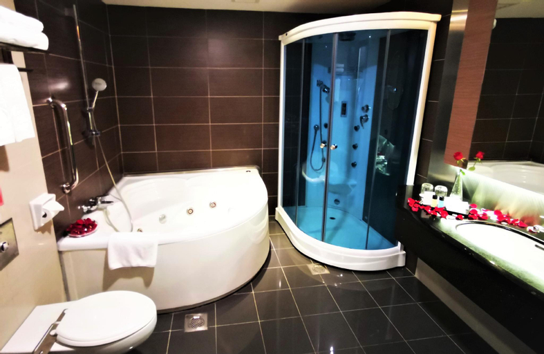 Bathroom 12