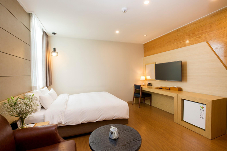 Bedroom 23