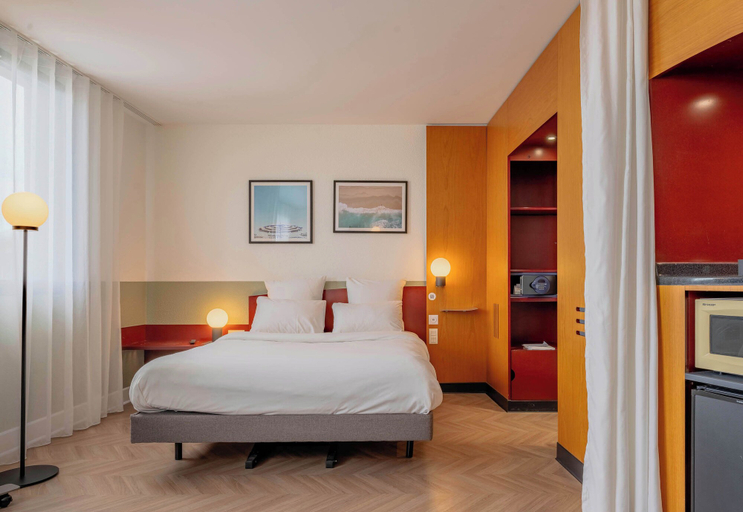 Bedroom 2, B&B HOTEL Calais Terminal Cité de l'Europe 4 étoiles, Pas-de-Calais