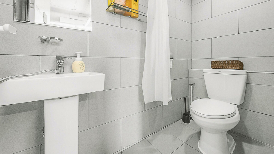 Bathroom 4, Gapyeong Egghouse, Gapyeong
