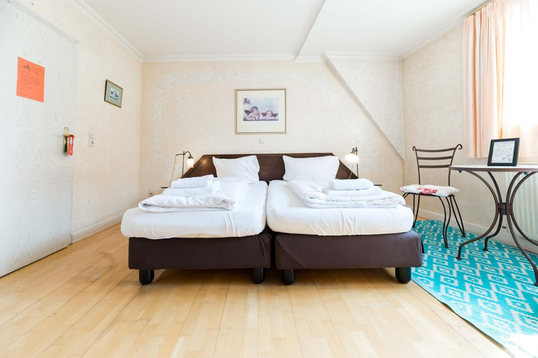 Bedroom 3, Hotel Leone d´Oro, Heidelberg